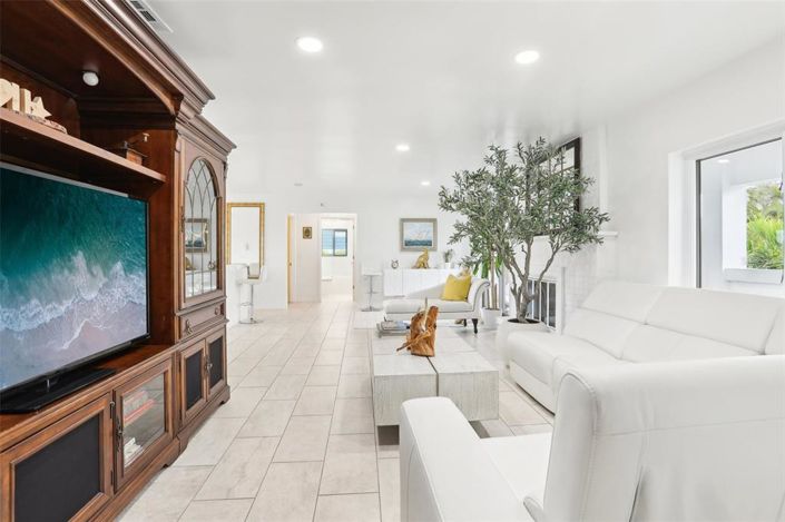 Image No.13-3 Bed Property for sale