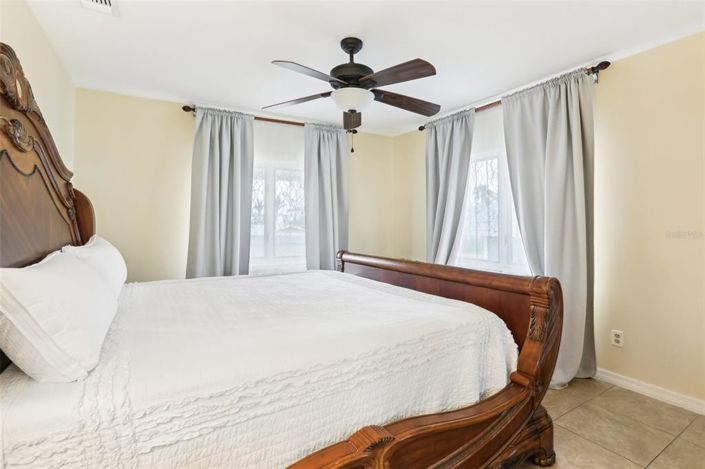 Image No.25-3 Bed Property for sale