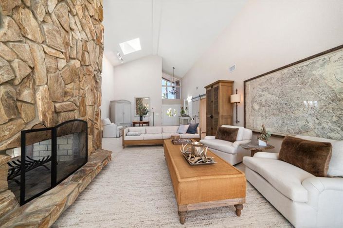 Image No.17-2 Bed Property for sale