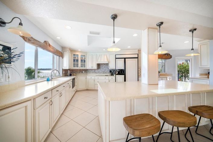 Image No.26-2 Bed Property for sale