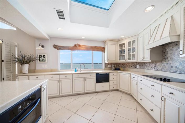 Image No.30-2 Bed Property for sale