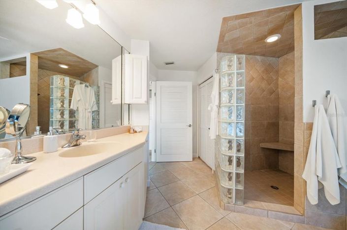 Image No.50-2 Bed Property for sale