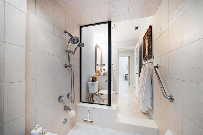 Image No.55-2 Bed Property for sale