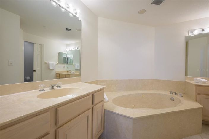 Image No.23-Propriété de 2 chambres à vendre à Sarasota