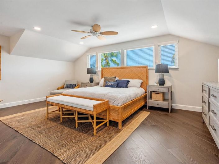 Image No.27-3 Bed Property for sale