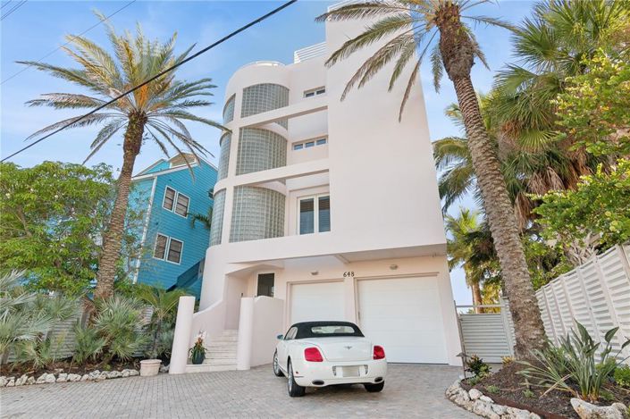 Image No.1-3 Bed Property for sale