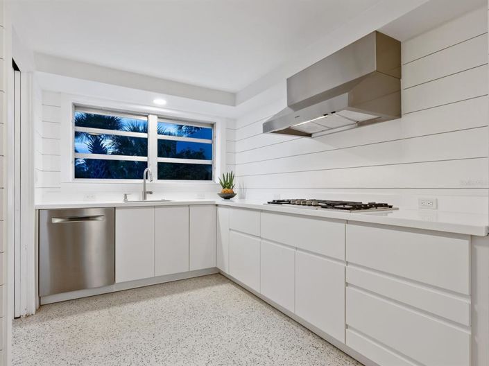 Image No.26-3 Bed Property for sale