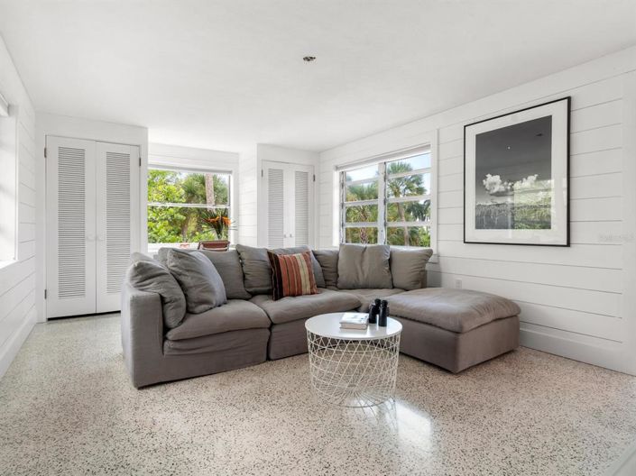 Image No.42-3 Bed Property for sale