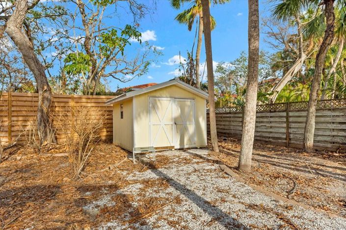 Image No.10-4 Bed Property for sale