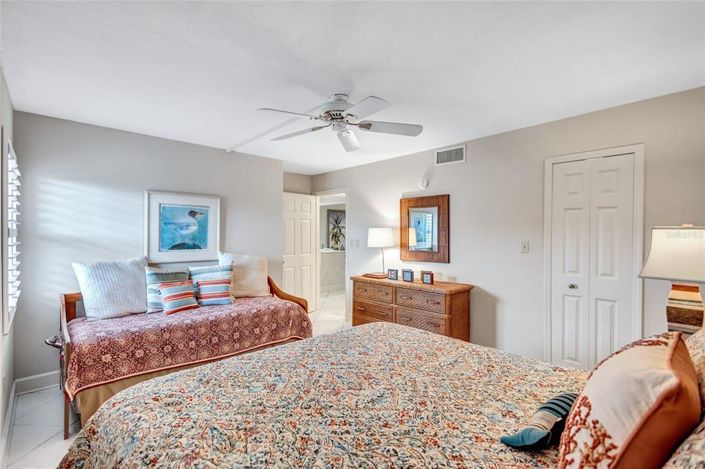 Image No.38-2 Bed Property for sale