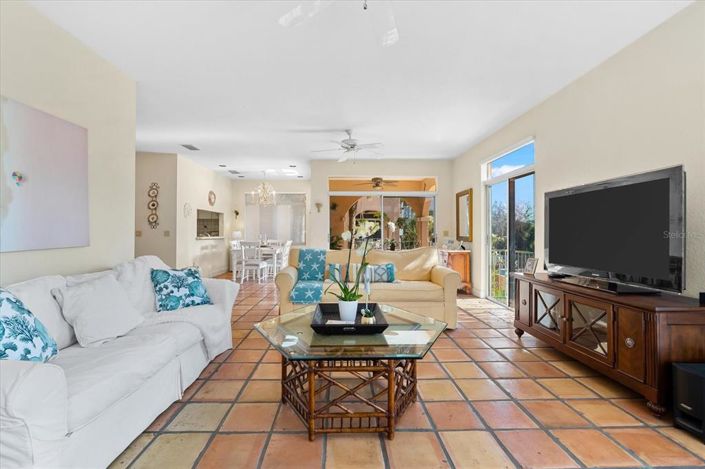 Image No.11-3 Bed Property for sale