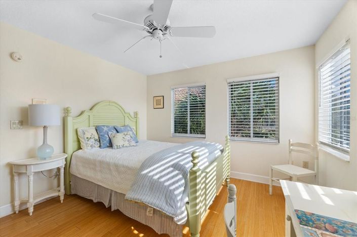 Image No.37-3 Bed Property for sale