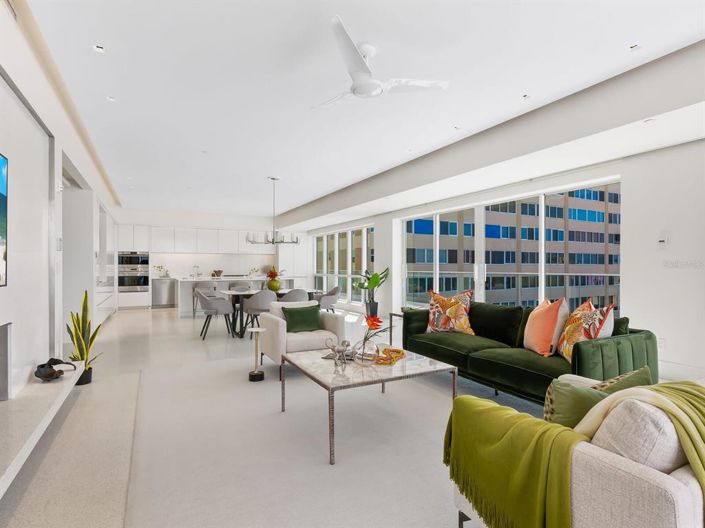 Image No.11-4 Bed Property for sale