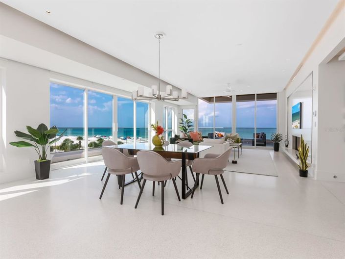 Image No.12-4 Bed Property for sale