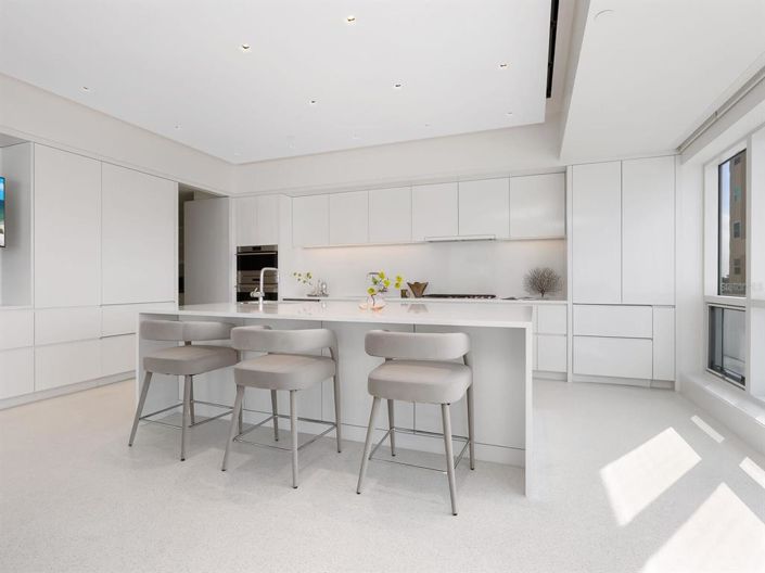 Image No.14-4 Bed Property for sale