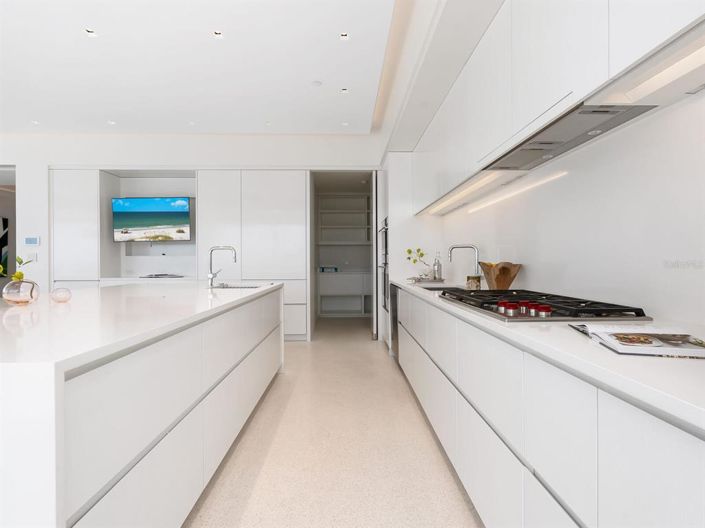 Image No.17-4 Bed Property for sale