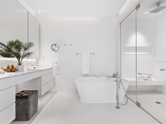 Image No.25-4 Bed Property for sale