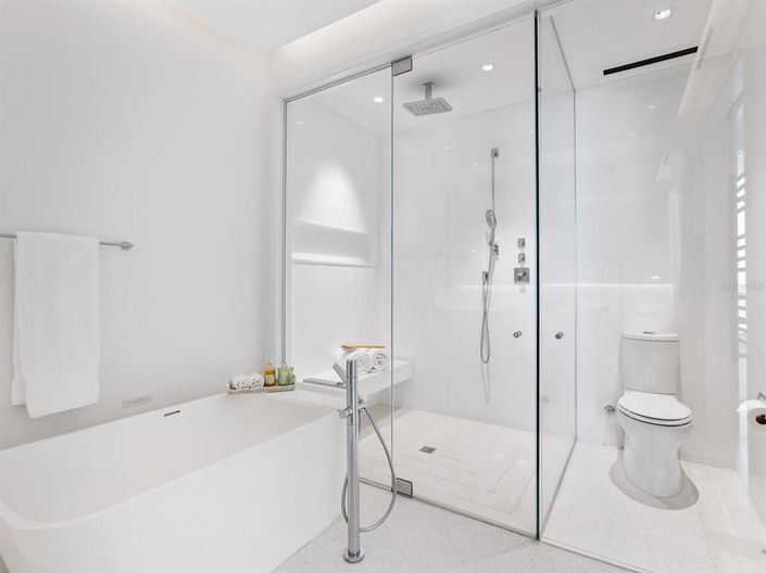 Image No.26-4 Bed Property for sale