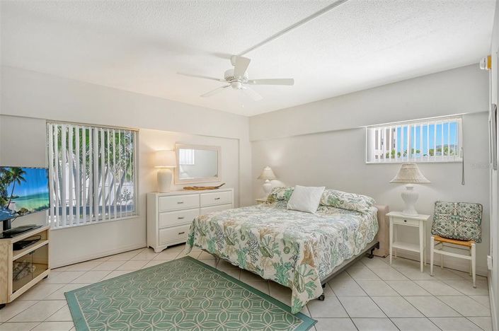 Image No.20-2 Bed Property for sale