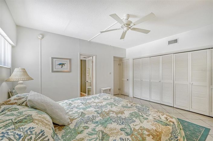 Image No.21-2 Bed Property for sale