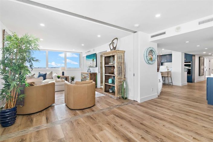 Image No.17-3 Bed Property for sale