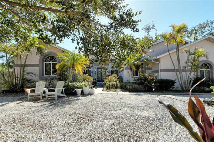 Image No.1-4 Bed Property for sale