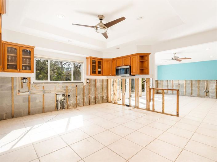 Image No.10-3 Bed Property for sale