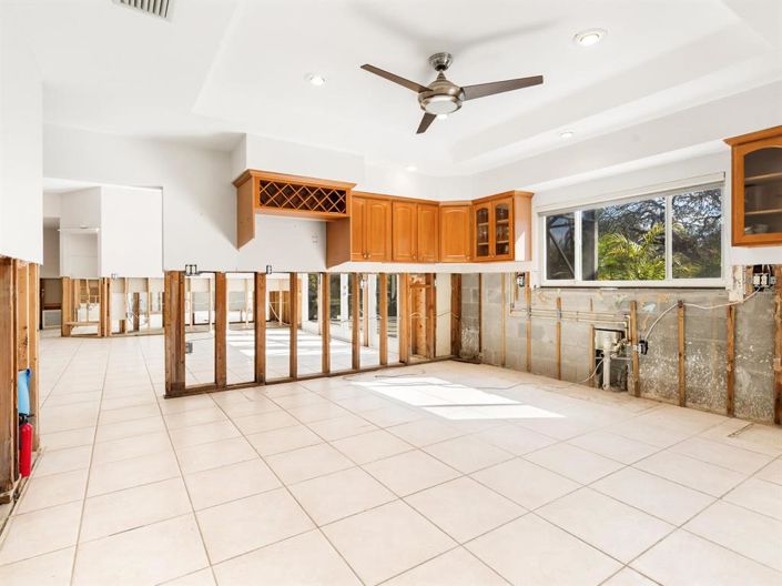 Image No.11-3 Bed Property for sale