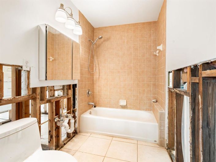 Image No.17-3 Bed Property for sale