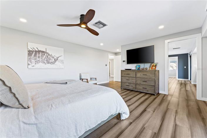 Image No.24-4 Bed Property for sale