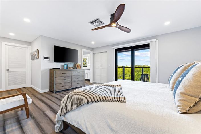 Image No.25-4 Bed Property for sale