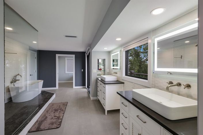 Image No.28-4 Bed Property for sale