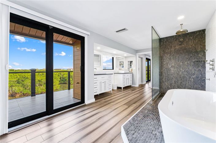 Image No.32-4 Bed Property for sale