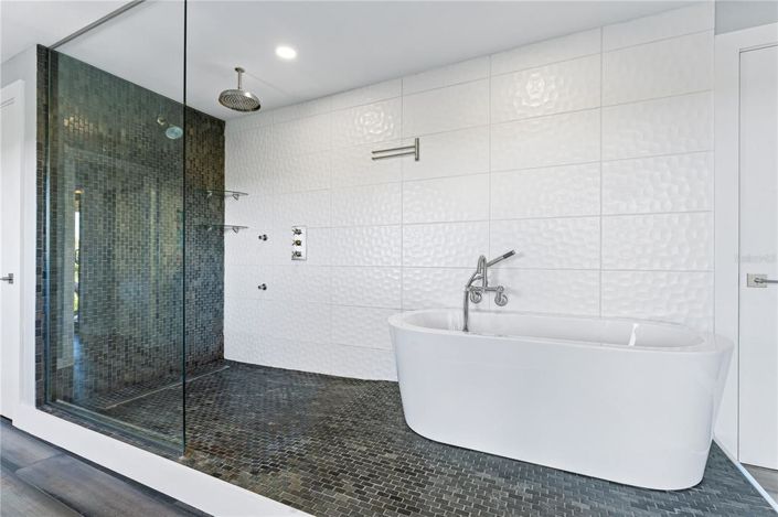 Image No.33-4 Bed Property for sale