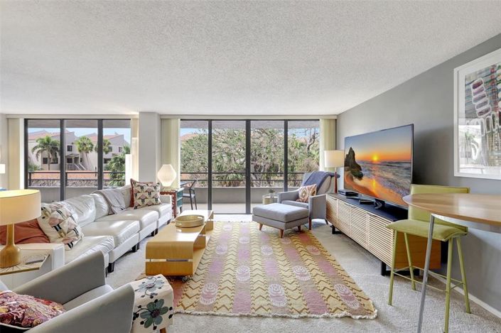 Image No.8-3 Bed Property for sale