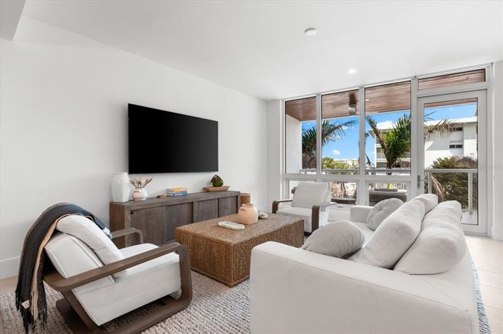 Image No.14-2 Bed Property for sale