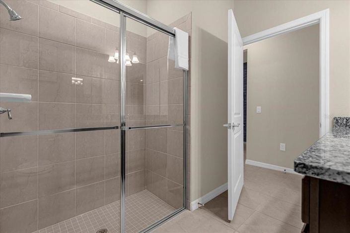 Image No.32-10 Bed Property for sale