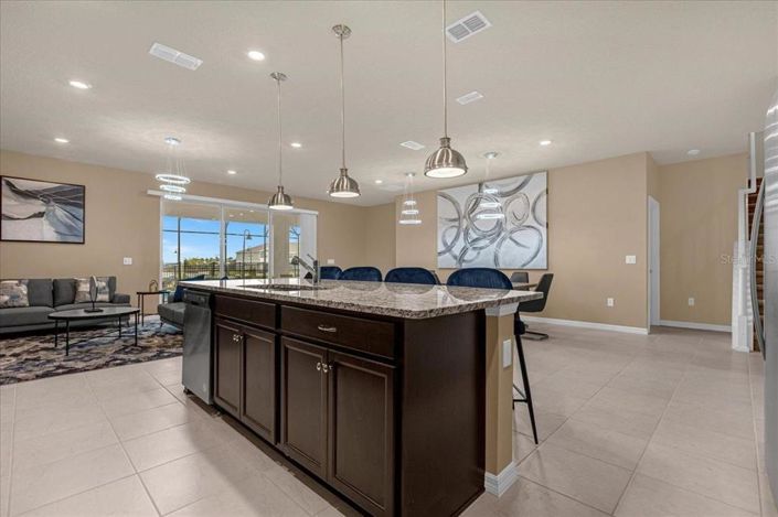 Image No.8-10 Bed Property for sale