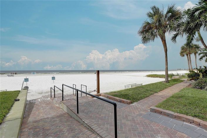 Image No.6-Propriété de 2 chambres à vendre à Sarasota