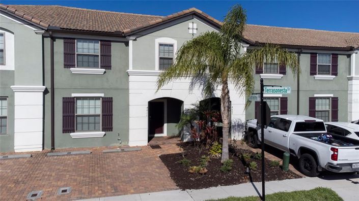 Image No.1-5 Bed Townhouse for sale