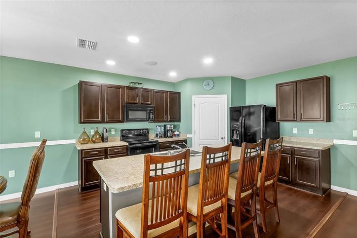 Image No.10-5 Bed Property for sale