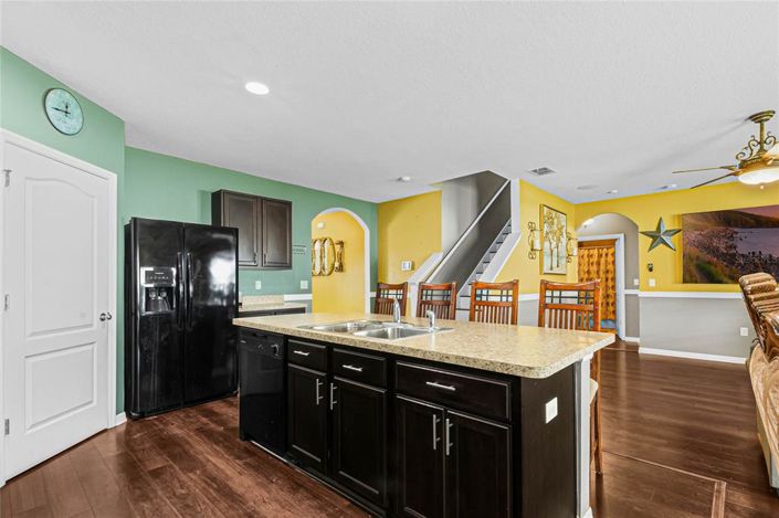 Image No.12-5 Bed Property for sale