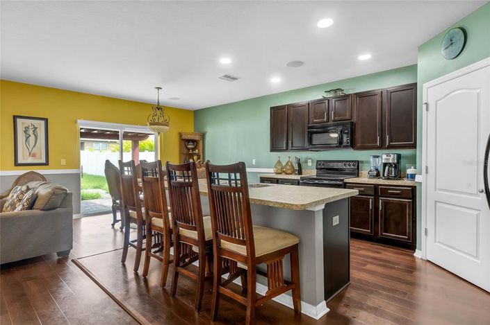 Image No.9-5 Bed Property for sale