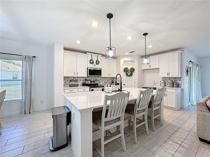 Image No.10-5 Bed Property for sale