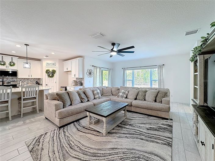 Image No.17-5 Bed Property for sale