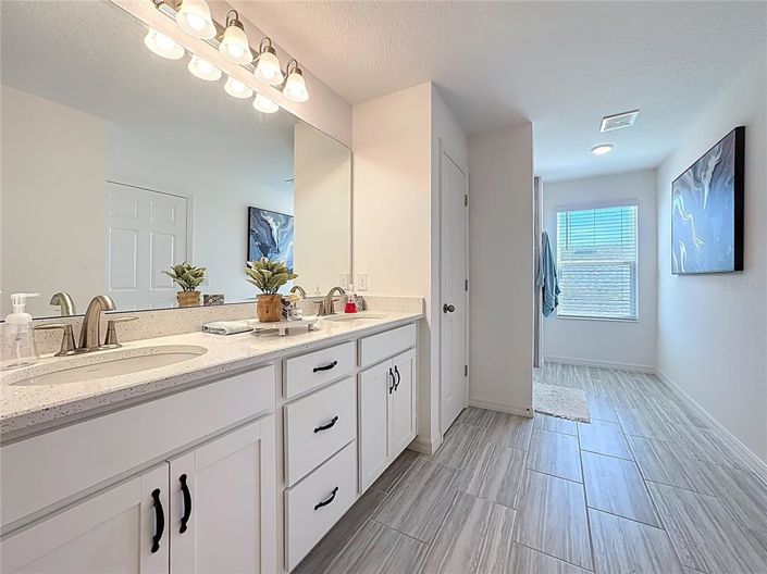 Image No.39-5 Bed Property for sale