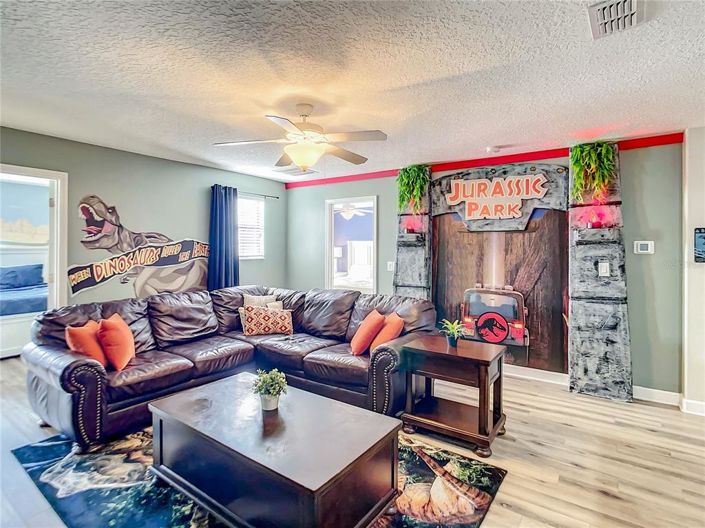 Image No.33-8 Bed Property for sale