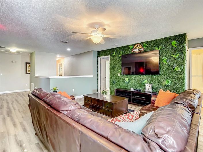 Image No.35-8 Bed Property for sale