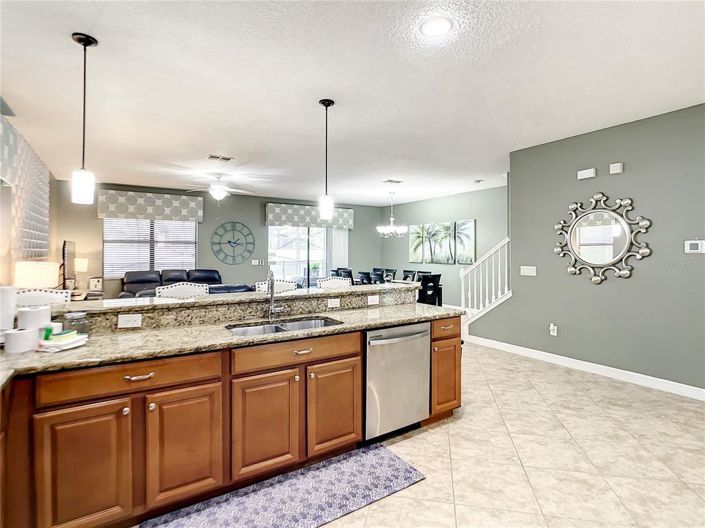 Image No.6-8 Bed Property for sale