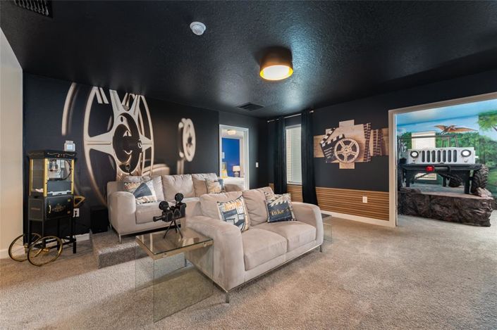 Image No.20-8 Bed Property for sale